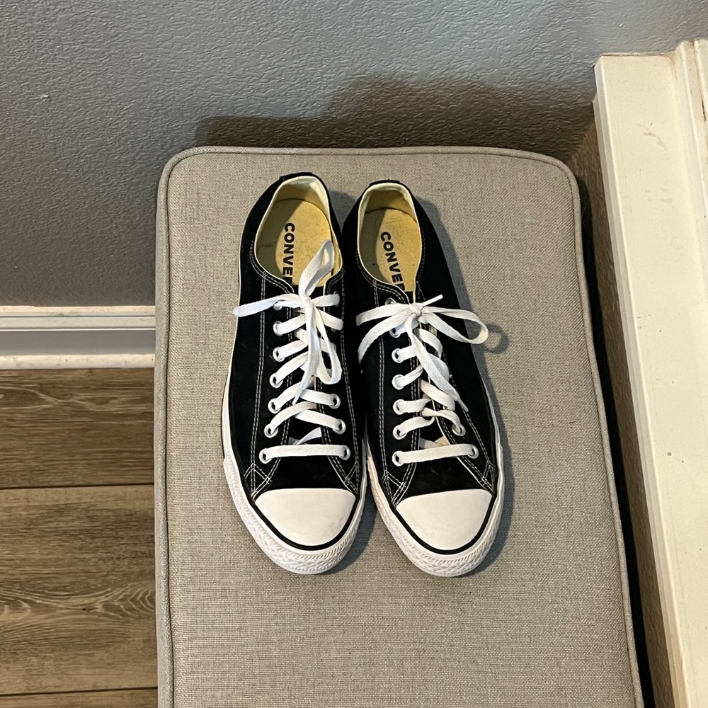 Converse Low Top Chuck Taylor Sneaker NWOT - Picture 3 of 3